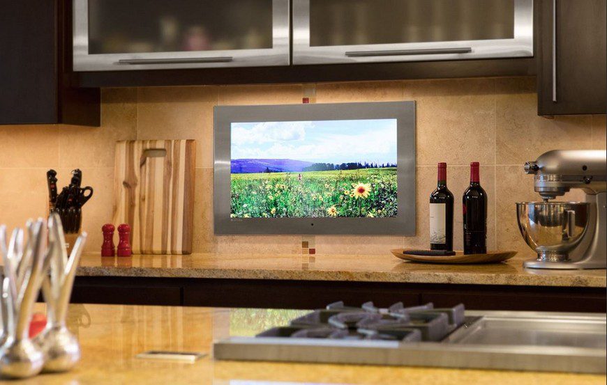 Включи телевизор на кухне. Кухонный телевизор настенный. Плазменная панель встроенная. Телевизор на кухню купить. Выбор телевизора на дачу.